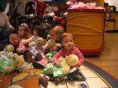 tulia/2006-12-14_build_a_bear/IMG_2404_800.jpg